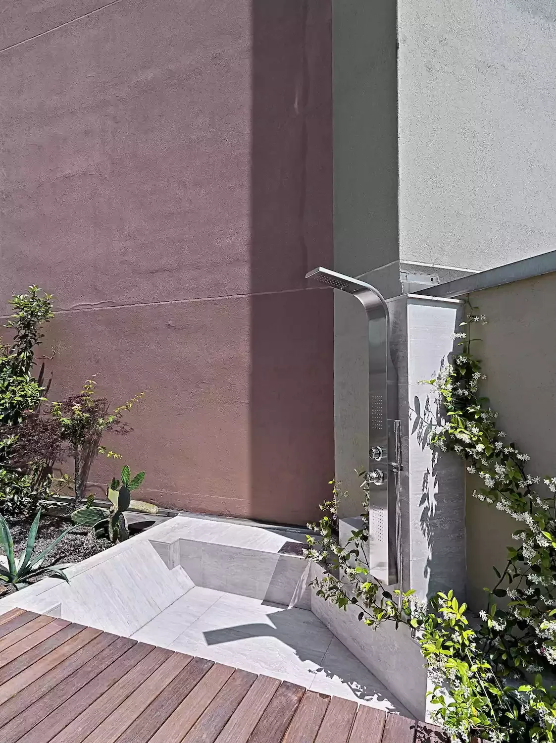34 Stunning Outdoor Shower Ideas to Transform Your Backyard Oasis 23 Rooftop Terrace Outdoor Shower