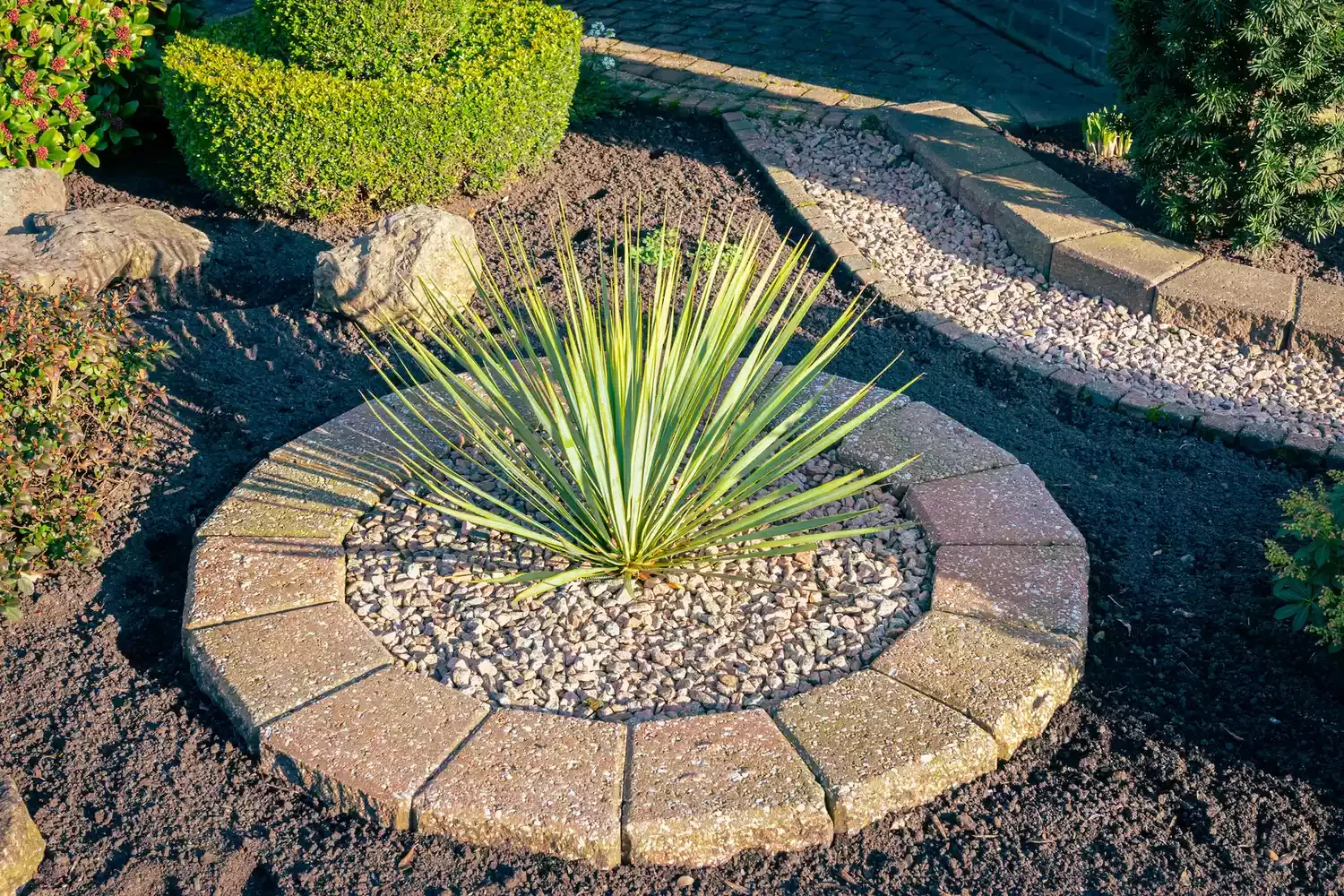 24 Creative River Rock Ideas to Transform Your Outdoor Space Round Rock Garden Bed