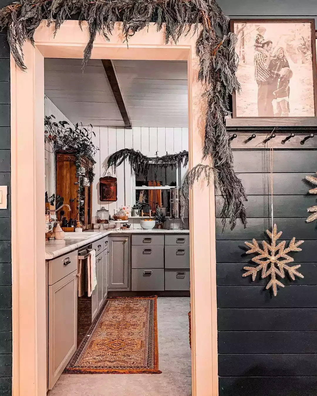 38 Christmas Kitchen Decor Ideas That Create Magic Rustic Cabin Decor