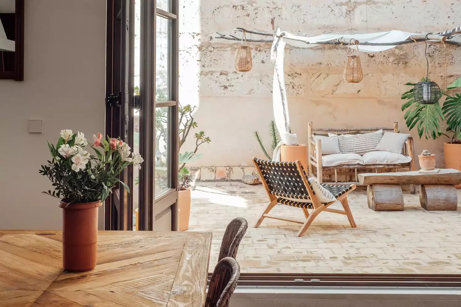 52 Beautiful Courtyard Ideas That Transform Your Outdoor Living Space Rustic Chic Courtyard