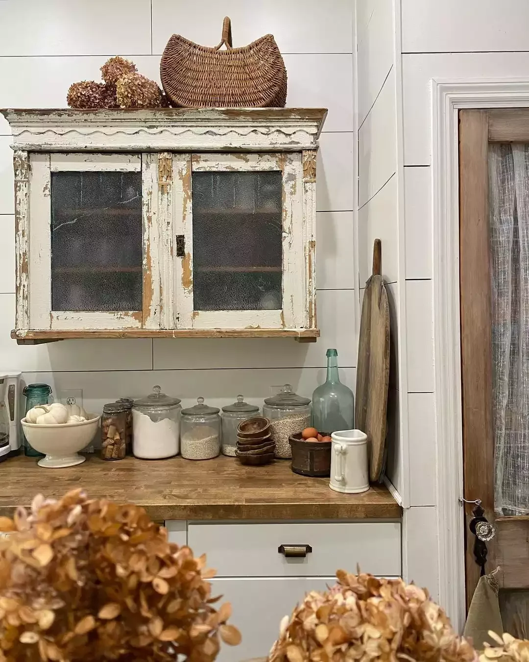 68 Charming Farmhouse Kitchen Ideas That Never Go Out of Style Rustic Influence