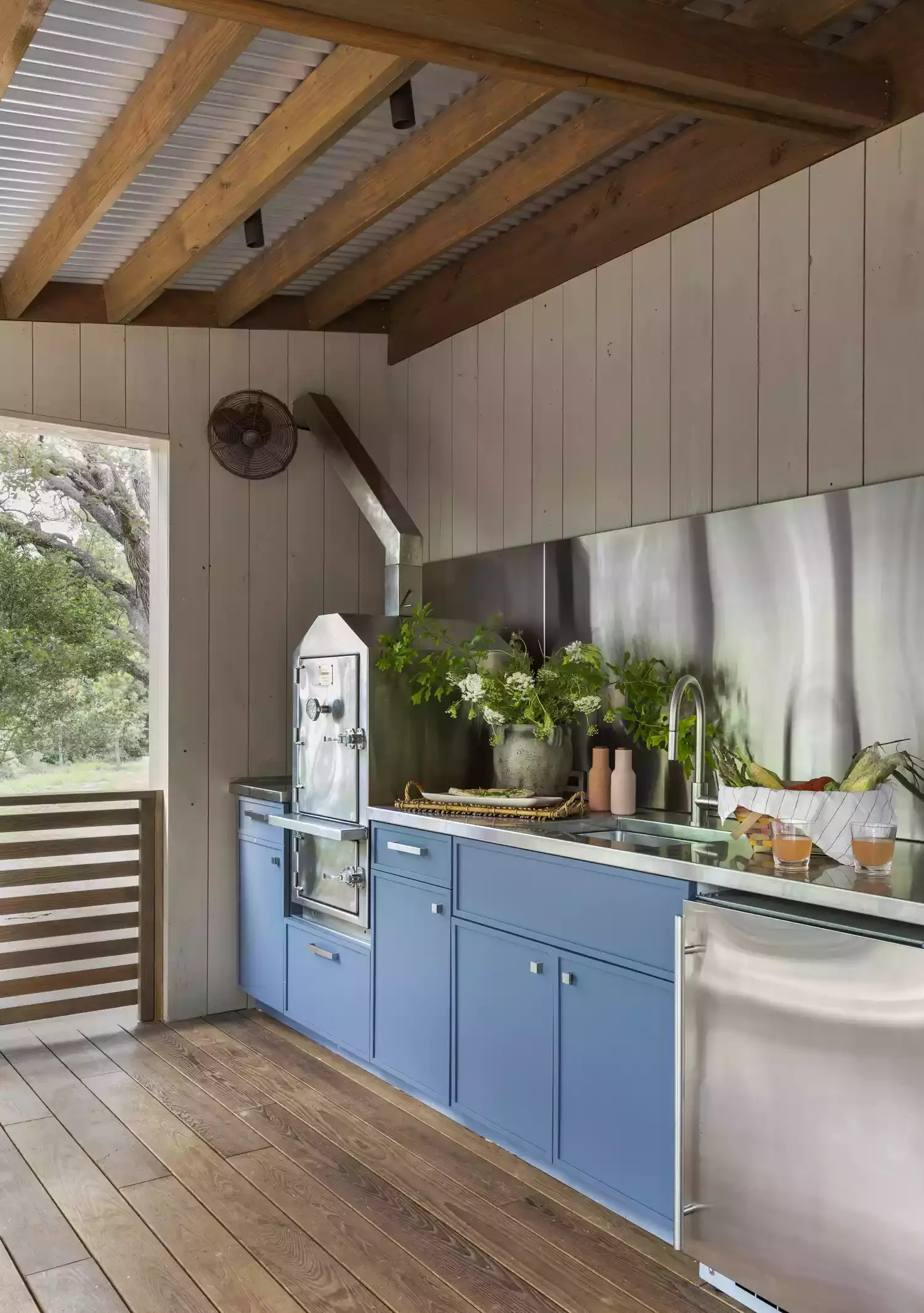26 Stunning Covered Outdoor Kitchen Ideas to Transform Your Backyard Cooking Experience 13 Rustic Outdoor Kitchen Roof
