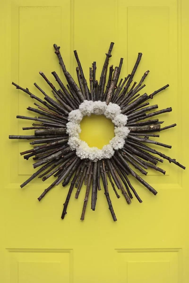 66 Beautiful Fall Wreath DIY Ideas to Welcome Autumn Into Your Home 56 Rustic Starburst Wreath