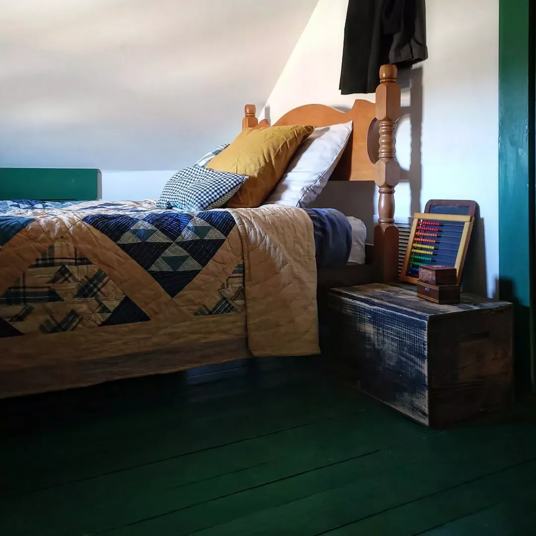 28 Brilliant Ways to Transform Your Low Sloped Ceiling Bedroom 3 Rustic Touches