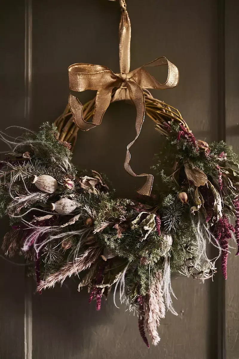 75 Stunning DIY Holiday Wreath Ideas to Transform Every Space in Your Home 67 Rustic and Elegant Wreath