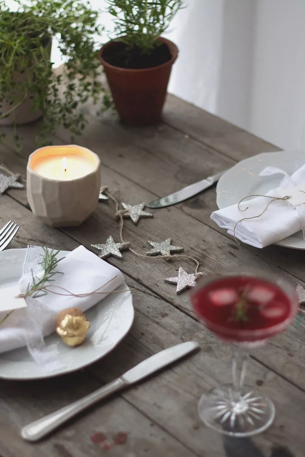 55 Beautiful DIY Christmas Centerpiece Ideas to Transform Your Holiday Dining 1 Rustic