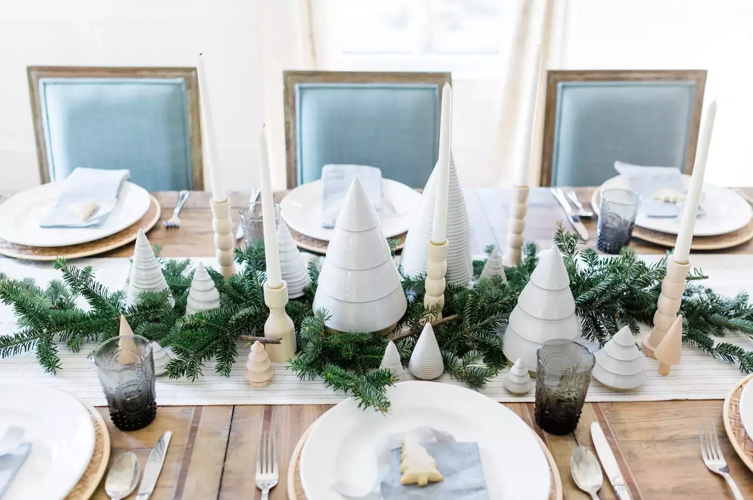 55 Beautiful DIY Christmas Centerpiece Ideas to Transform Your Holiday Dining 4 Rustic