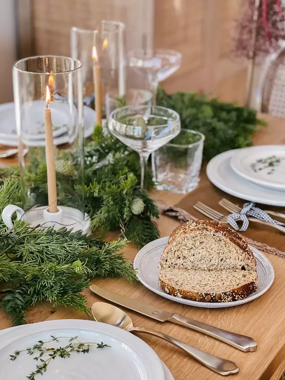 55 Beautiful DIY Christmas Centerpiece Ideas to Transform Your Holiday Dining 5 Rustic