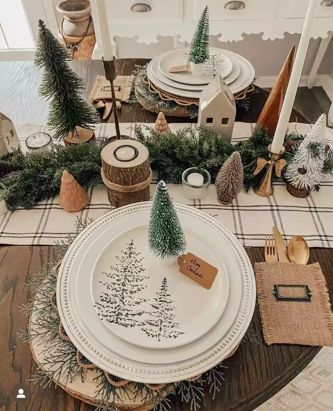 55 Beautiful DIY Christmas Centerpiece Ideas to Transform Your Holiday Dining 7 Rustic