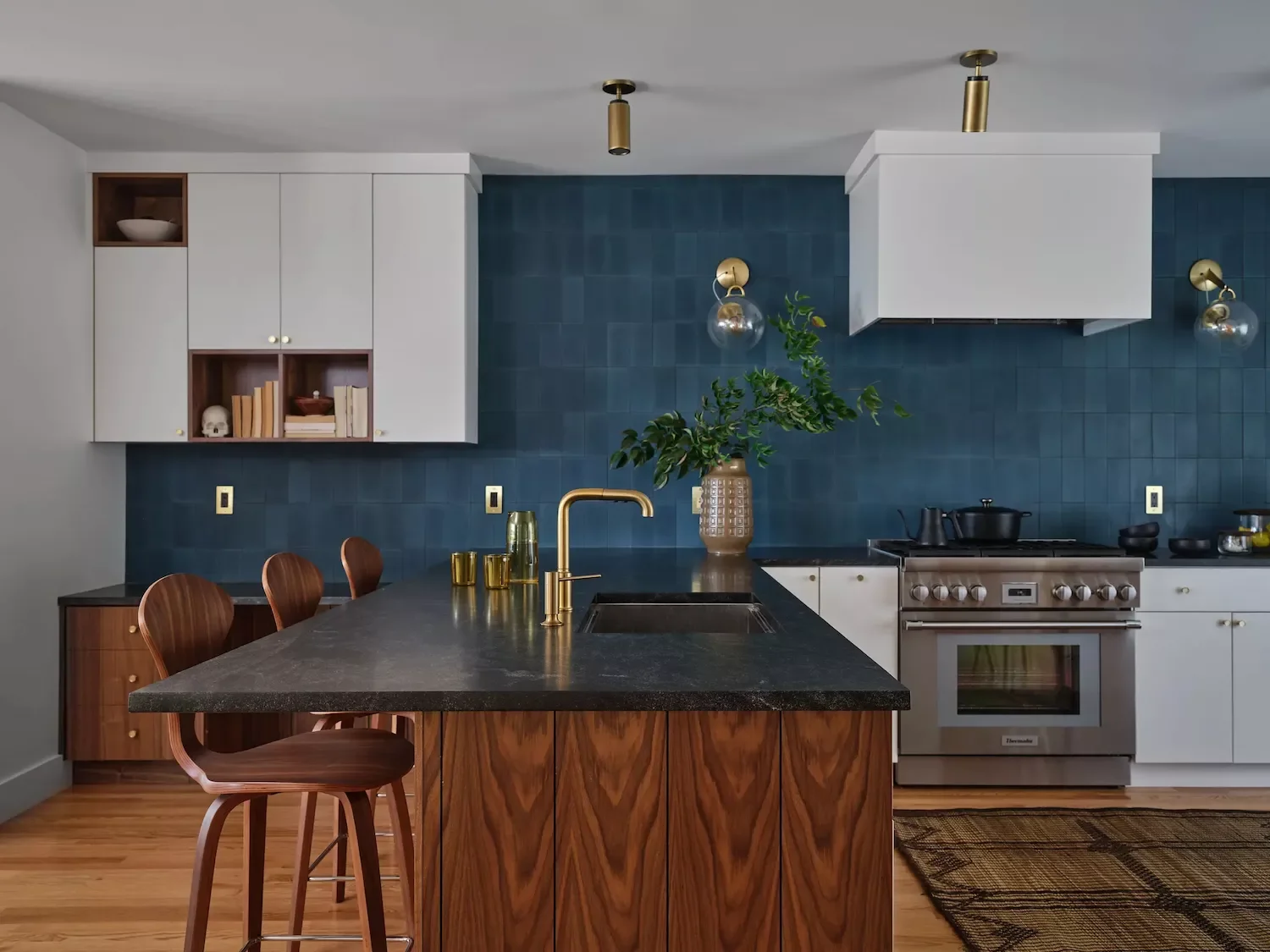 32 Stunning Blue Kitchen Design Ideas That Will Transform Your Space Sapphire Blue Backsplash