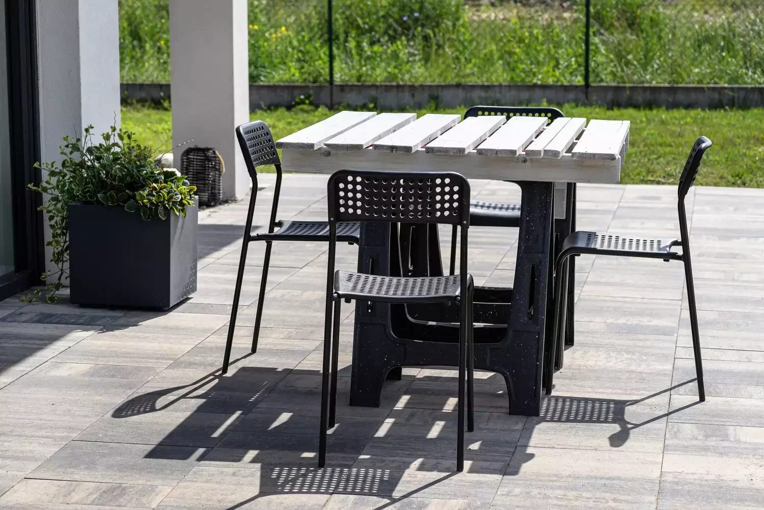 60 Creative Wood Pallet Furniture Projects That Won't Break Your Budget Sawhorse Dining Table