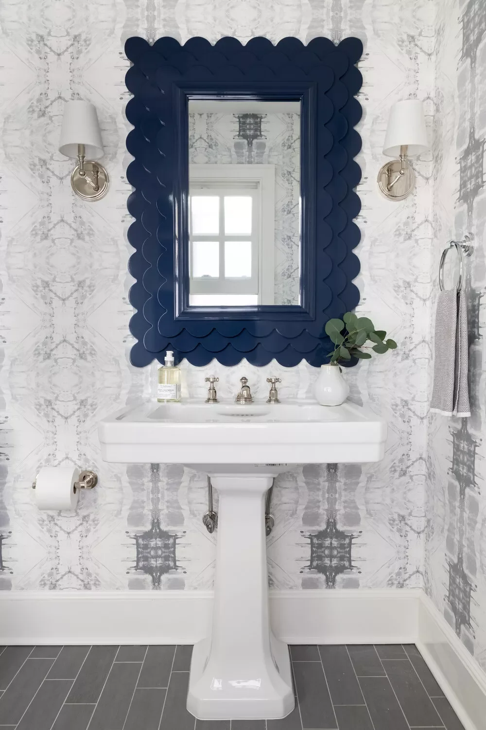 28 Timeless Preppy Home Decor Ideas That Transform Every Space 12 Say Hello to Navy