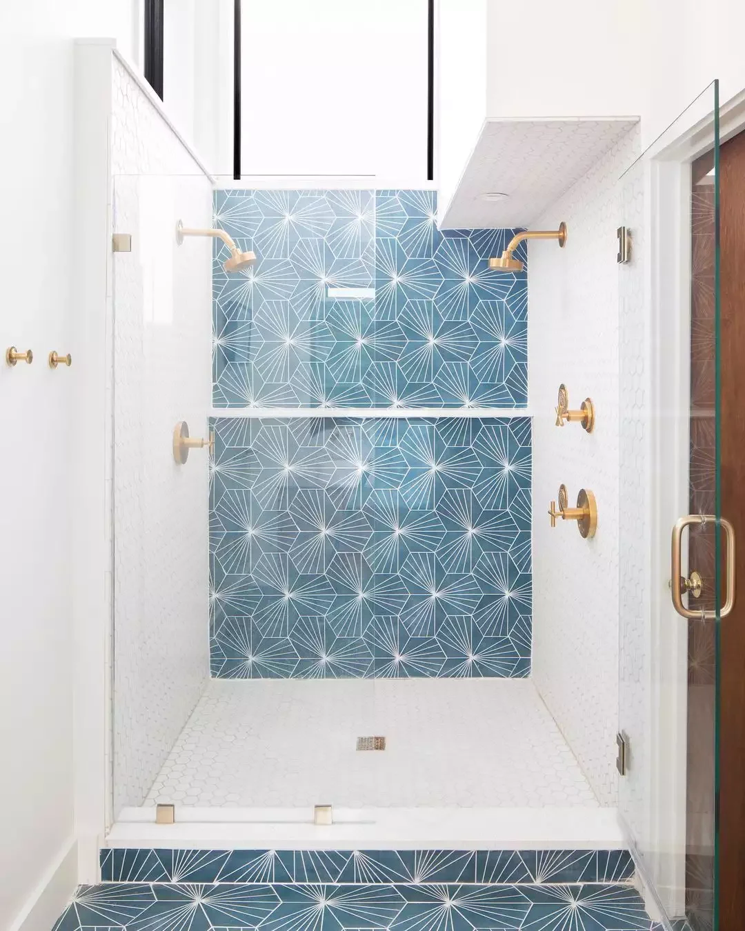 15 Stunning Midcentury Modern Tile Designs That Will Transform Your Home Say Yes to Blue and White