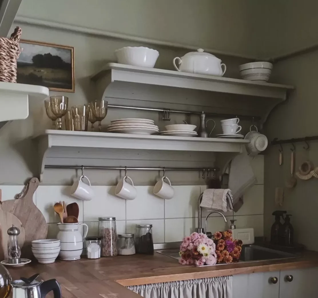 30 Charming Cottagecore Kitchen Design Ideas to Transform Your Space 28 Say Yes to Fresh Flowers