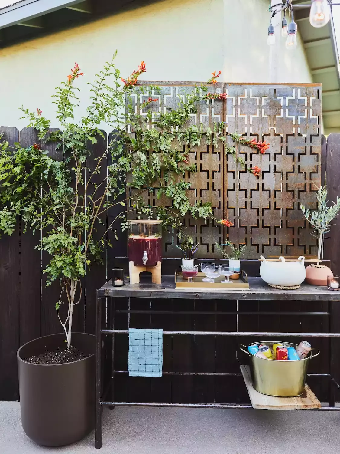 50 Creative Ways to Add Privacy to Your Patio Space 6 Screen Off the Outdoor Bar