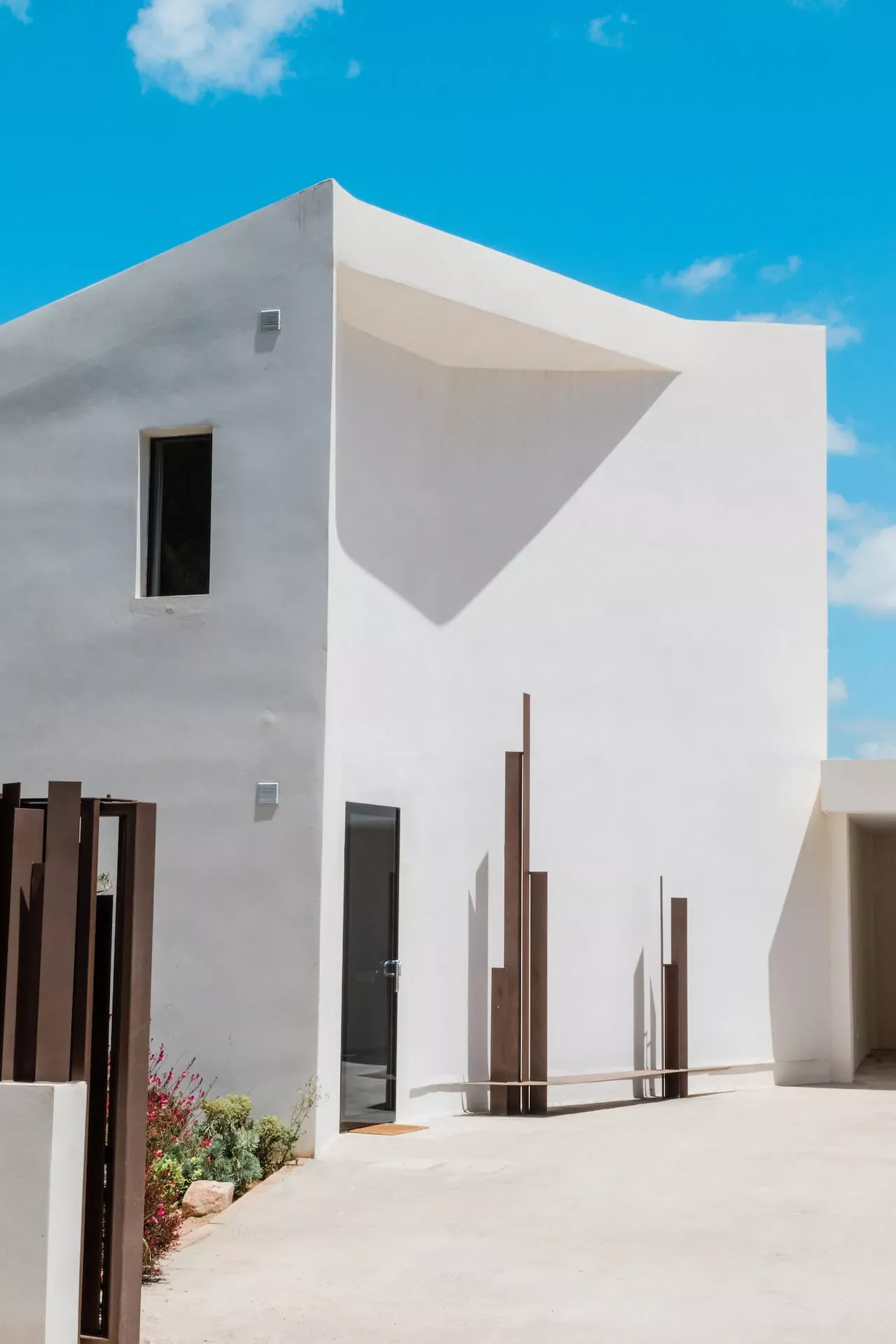 Sculptural Retractable Gate