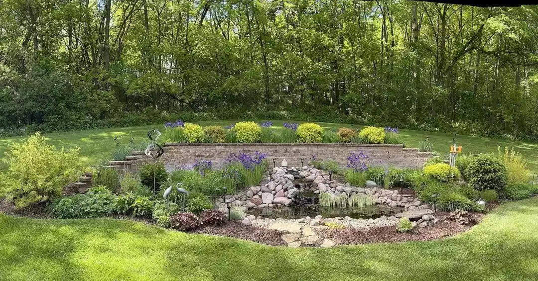 Sculptural Setting