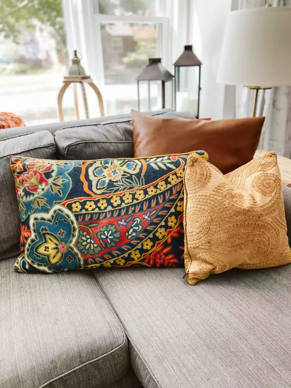 55 Stunning Thanksgiving Décor Ideas to Transform Your Home with Style 40 Seasonal Pillow Covers