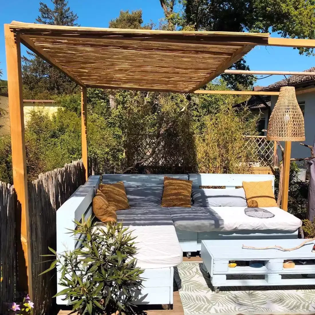 60 Creative Wood Pallet Furniture Projects That Won't Break Your Budget Sectional and Coffee Table