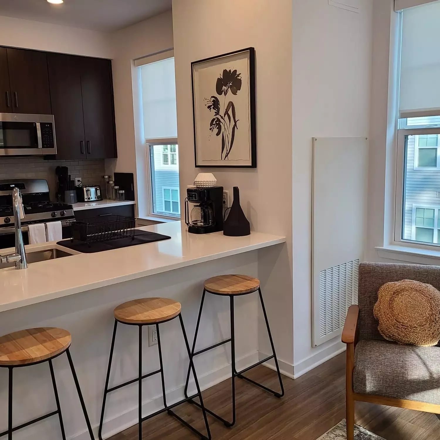 27 Kitchen Bar Ideas That Create the Perfect Entertainment Space Semi-Open Kitchen Bar