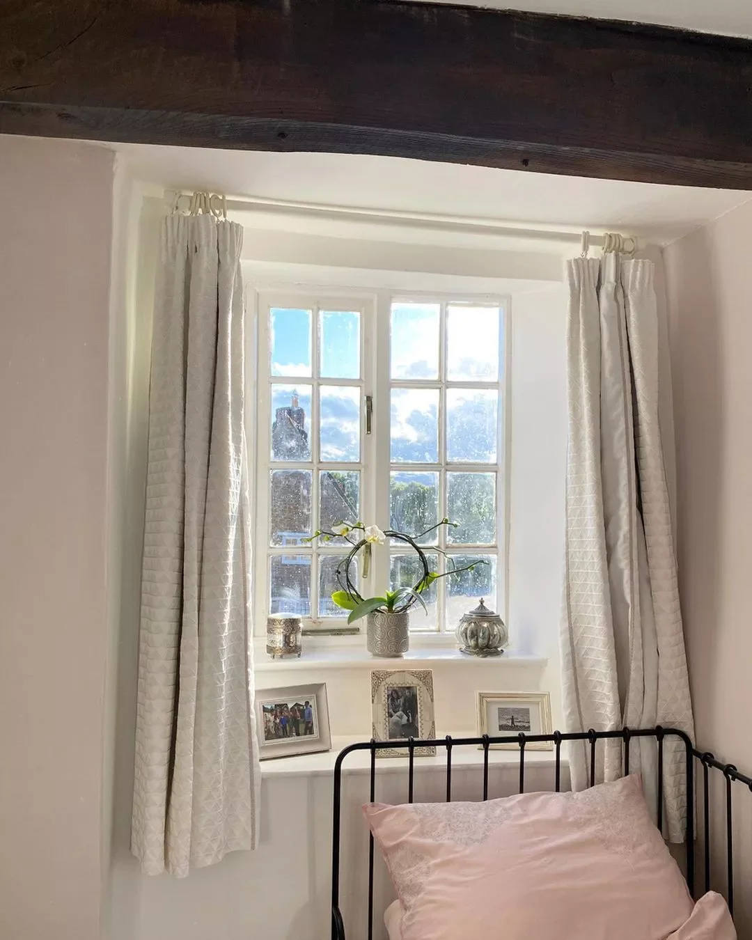 26 Stunning Window Sill Styling Ideas That Will Transform Your Space 21 Sentimental Snaps