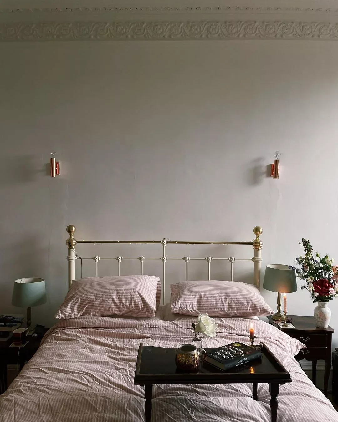 25 Charming Ways to Create Your Dream Vintage-Style Bedroom 23 Set Out a Tray
