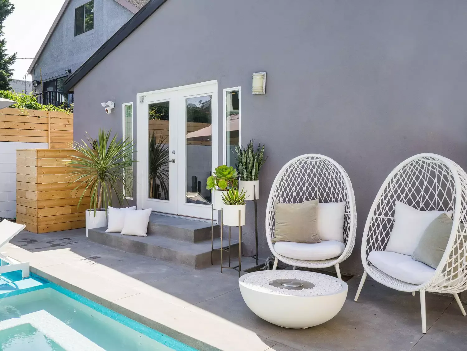 54 Small Patio Ideas That Will Transform Your Outdoor Space Set Up a Modern Fire Pit