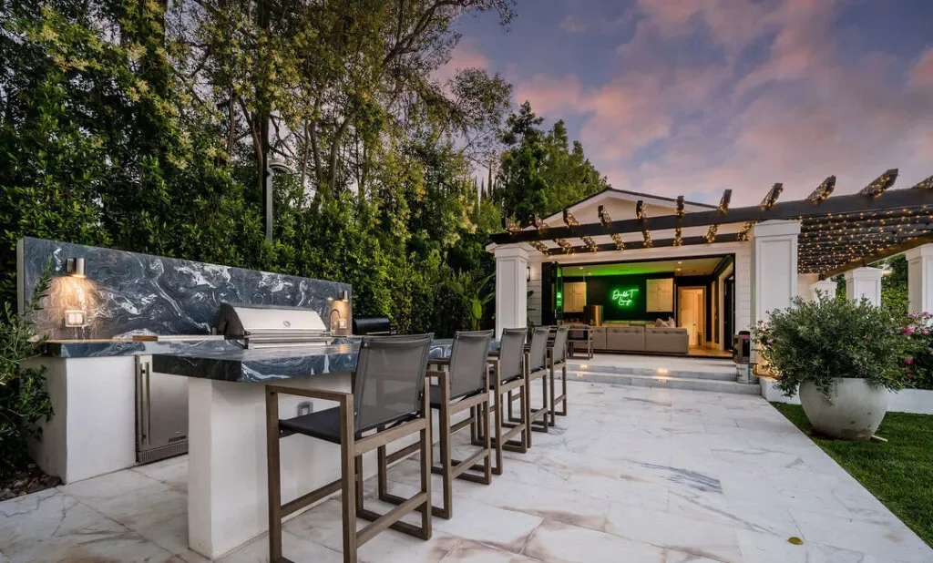 87 Home Decor Ideas That Transform Every Room Set Up an Outdoor Kitchen