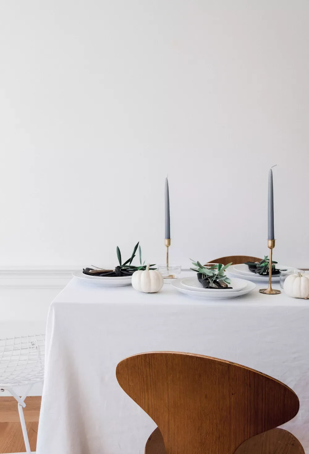 65 Cozy Fall Decorating Ideas to Transform Your Home This Autumn 3 Set a Minimalist Table