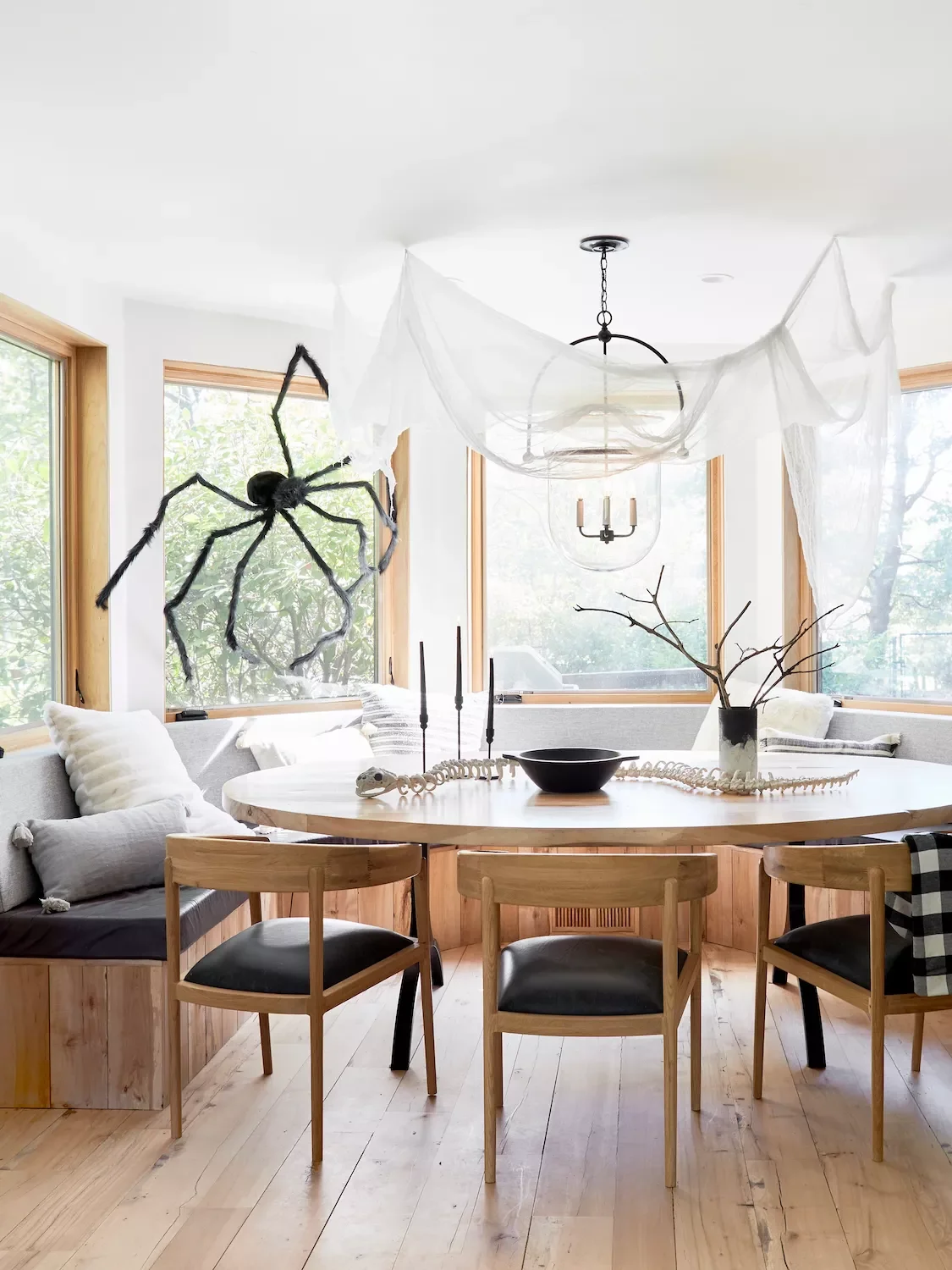 78 Beautiful Fall Table Decorating Ideas to Transform Your Seasonal Celebrations 76 Set a Spooky Table