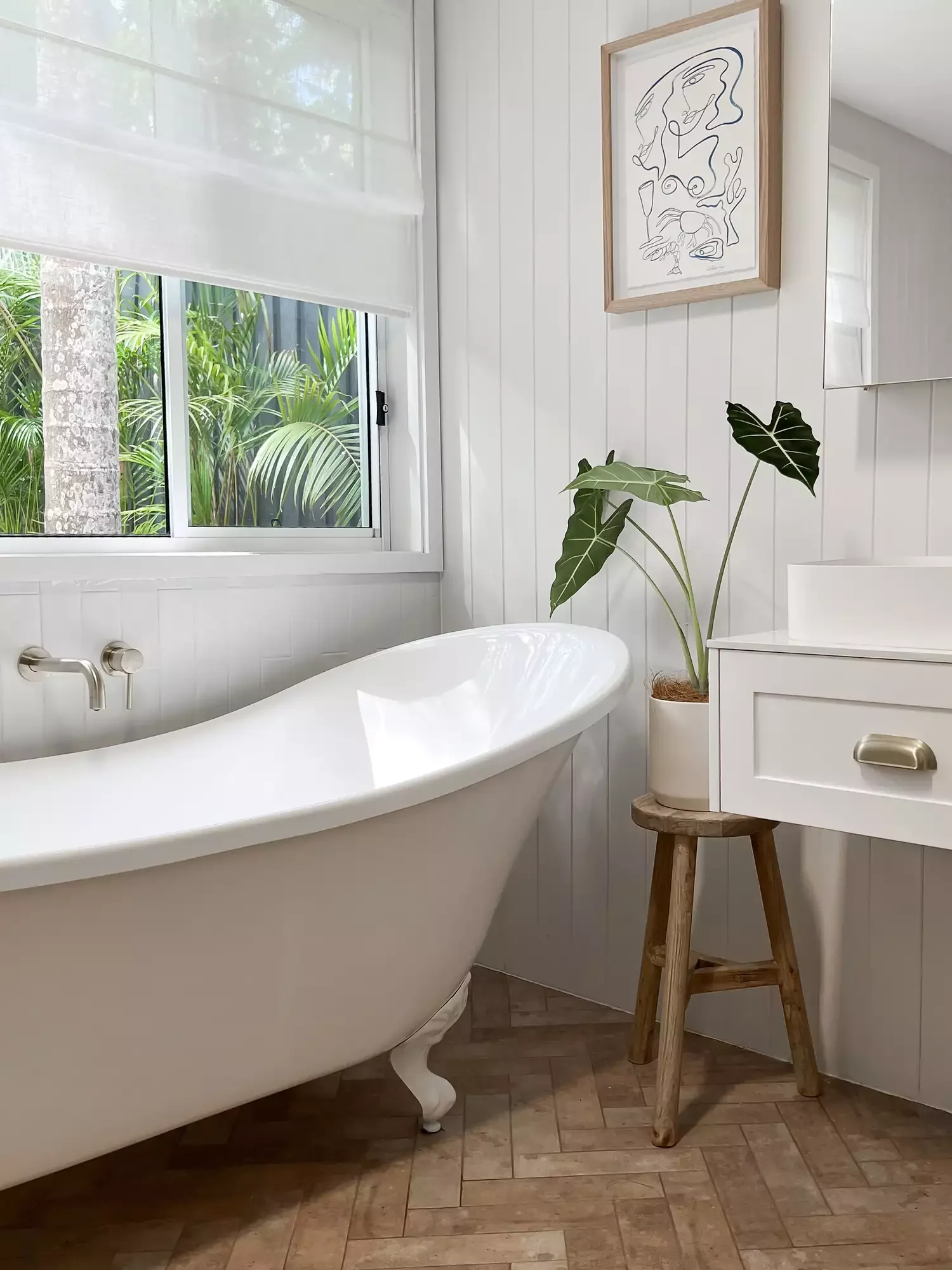 36 Coastal Home Decor Ideas That Transform Your Space Into a Seaside Sanctuary 8 Set a Tranquil Bathroom