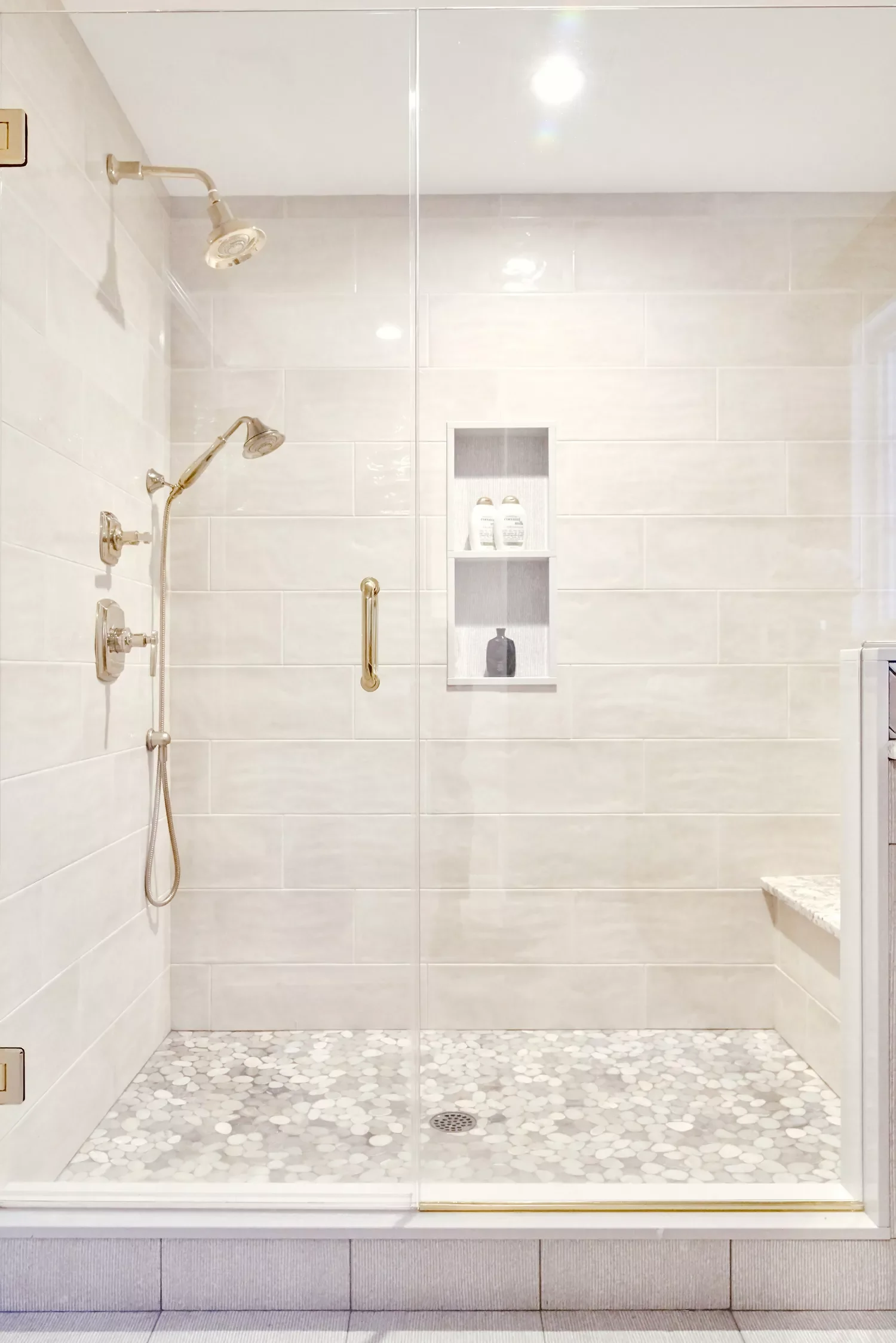 25 Stunning Gray Tile Ideas to Transform Your Bathroom Into a Showstopper 17 Settle for Stone
