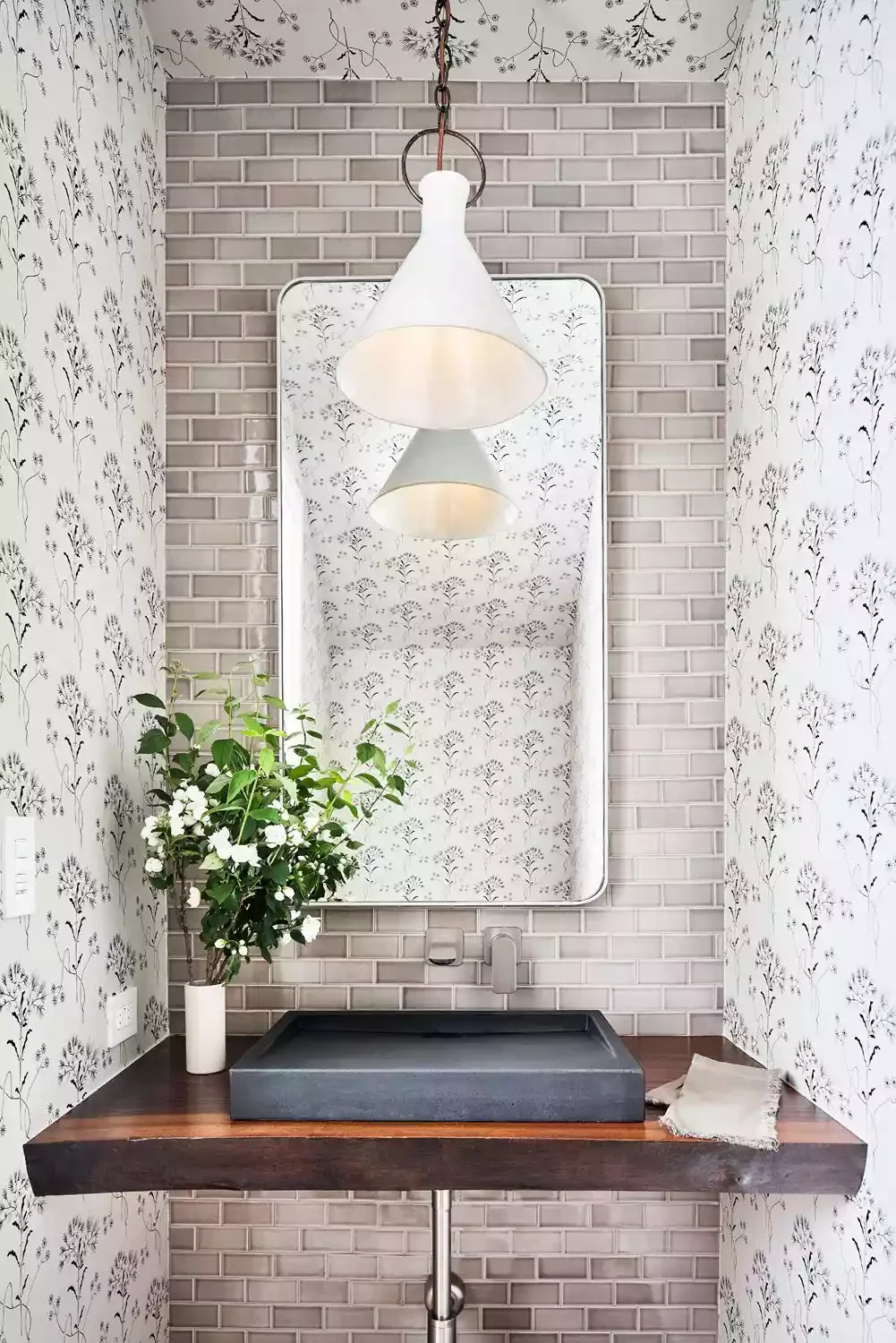 44 Bathroom Accent Wall Ideas That Completely Transform Shades of Gray