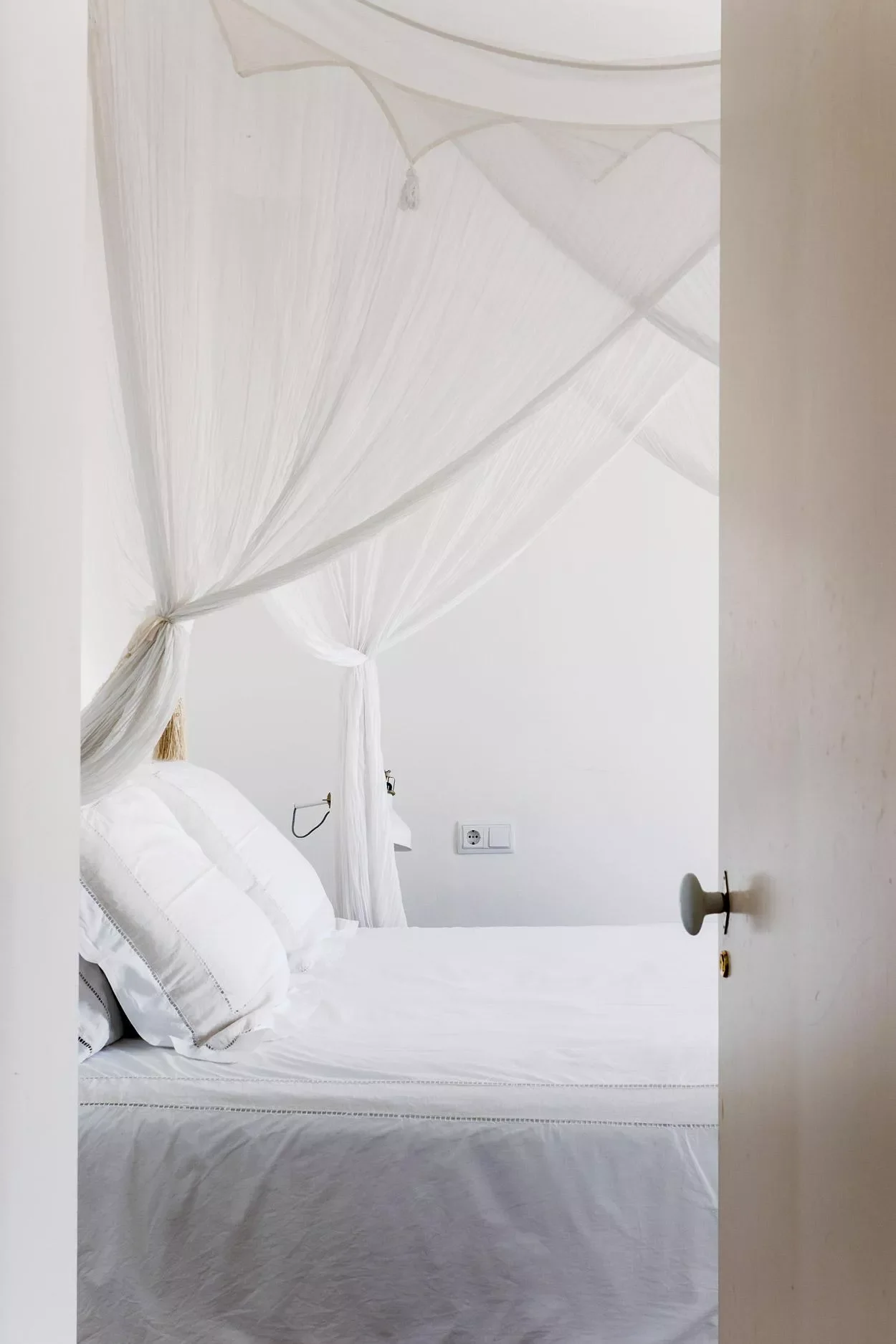 37 Stunning Canopy Bed Ideas to Transform Your Bedroom 15 Sheer Canopy Bed