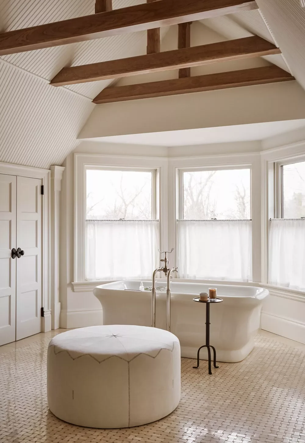 22 Creative Bay Window Dressing Ideas That Will Transform Your Space 10 Sheer Curtains