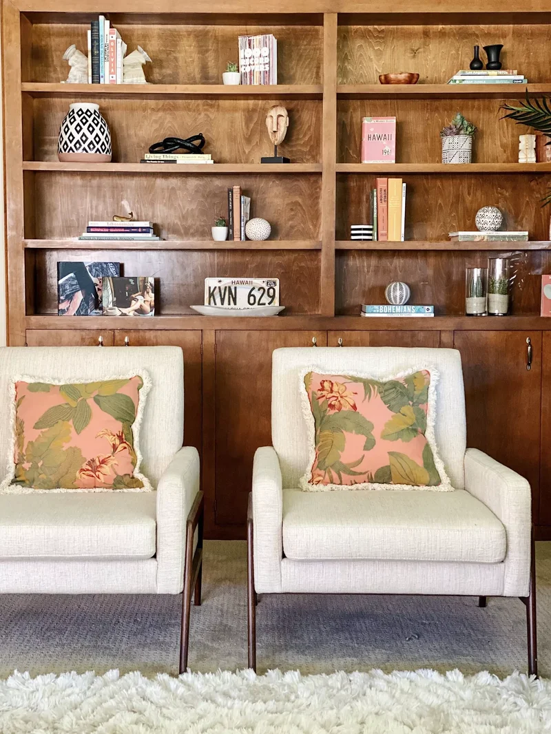 20 Groovy '70s Interior Design Trends Making a Comeback 6 Shelf Décor