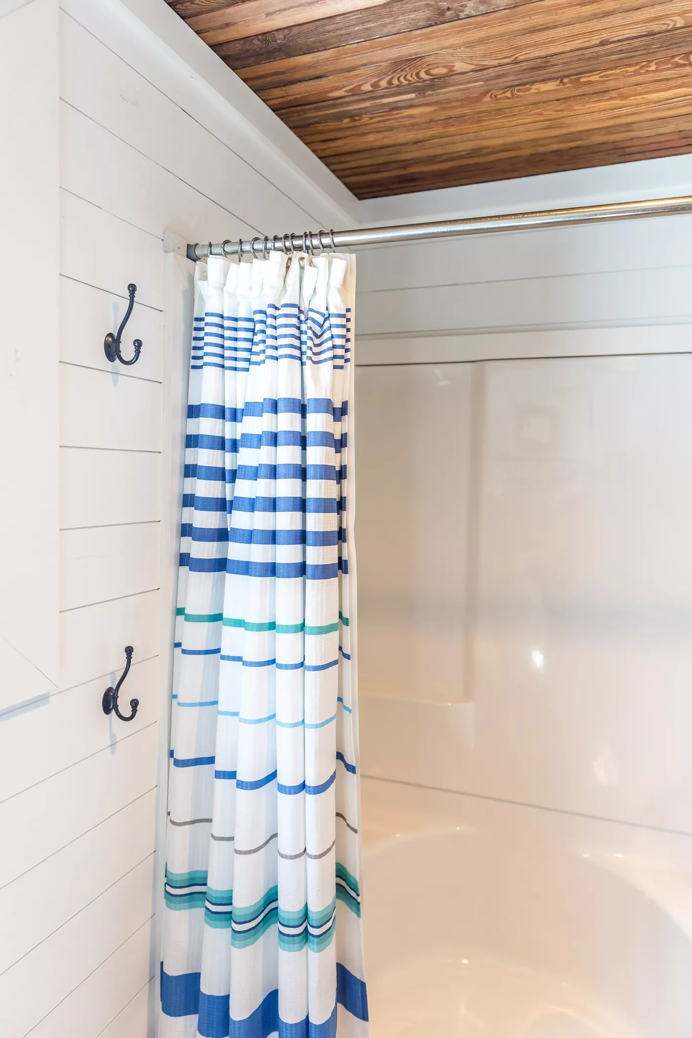 38 Stylish Teen Bathroom Ideas That Balance Fun and Sophistication 20 Shiplap Walls