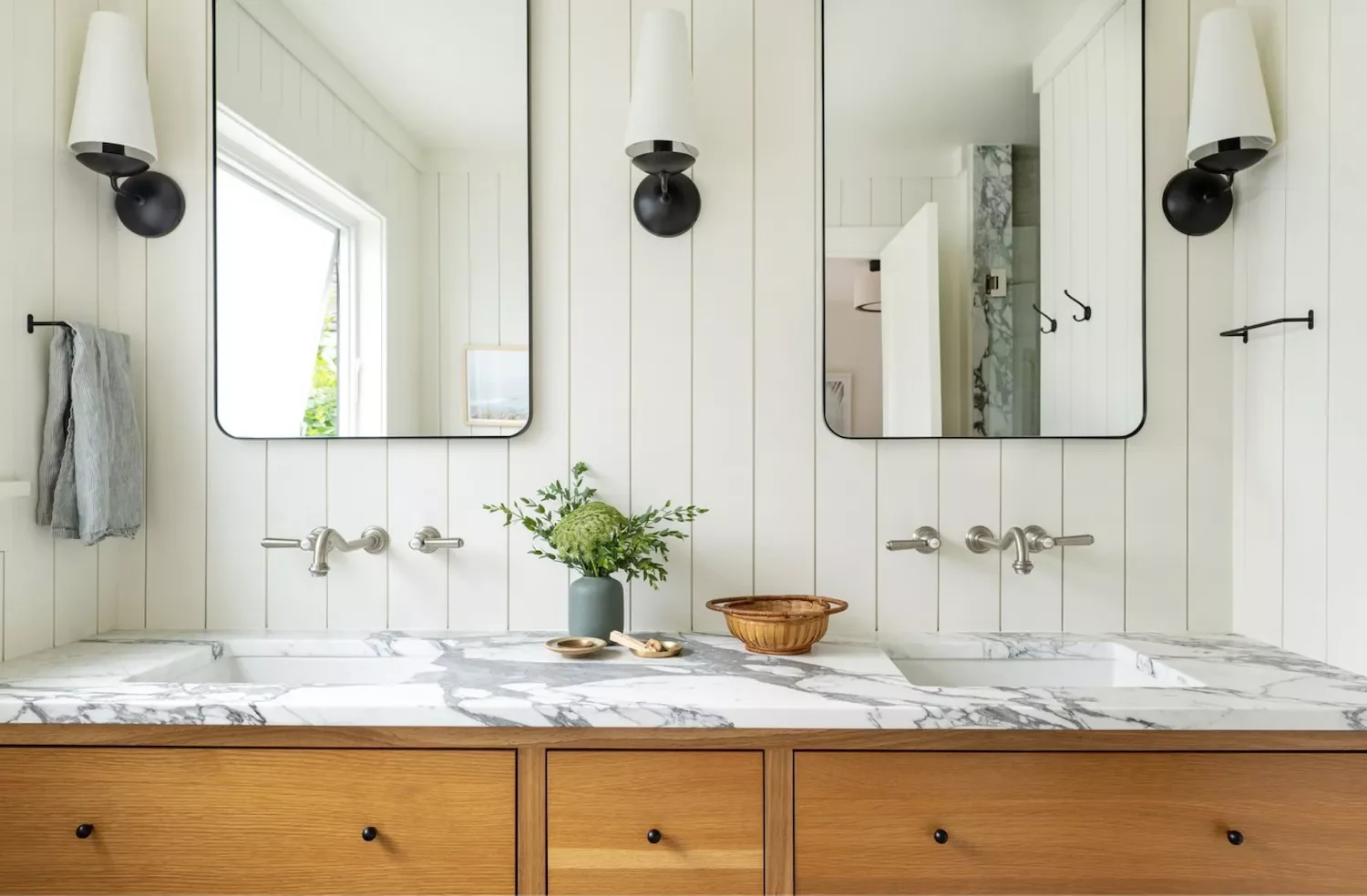39 Stunning Shiplap Bathroom Design Ideas: From Farmhouse Charm to Modern Elegance 24 Shiplap With Black Accents