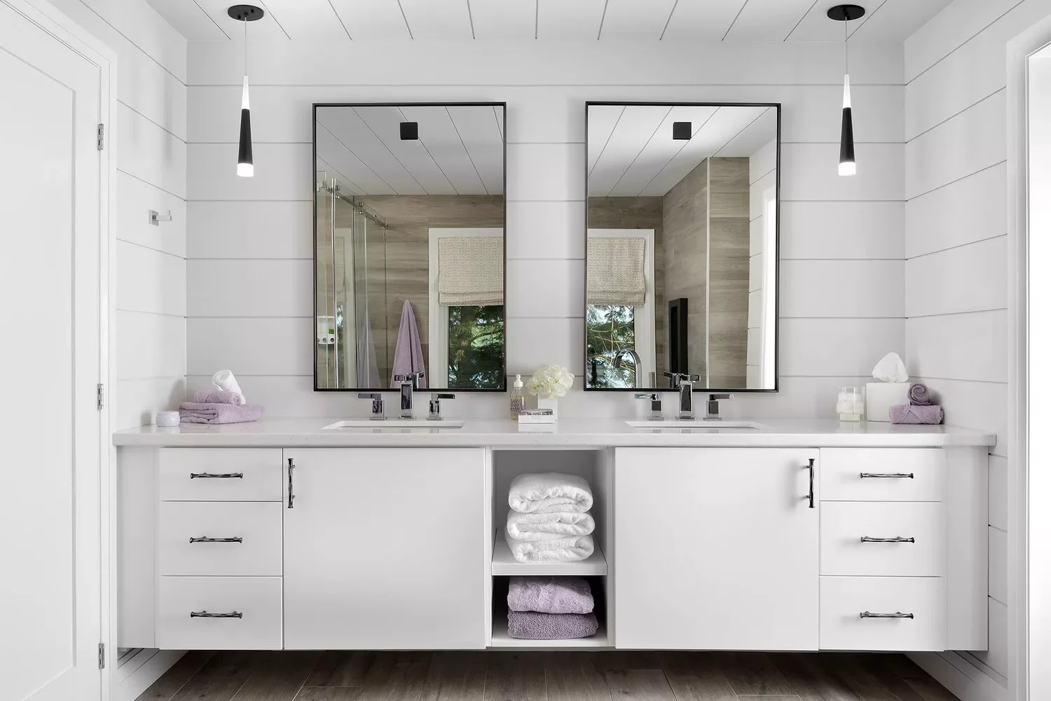 39 Stunning Shiplap Bathroom Design Ideas: From Farmhouse Charm to Modern Elegance 27 Shiplap With Modern Accents