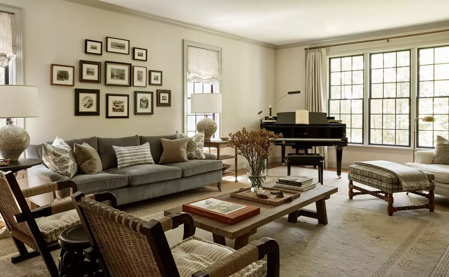 34 Classic Living Room Ideas That Never Go Out of Style Show Off Old Photos