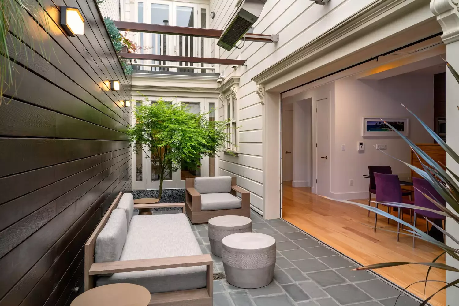 52 Beautiful Courtyard Ideas That Transform Your Outdoor Living Space Side Patio Courtyard
