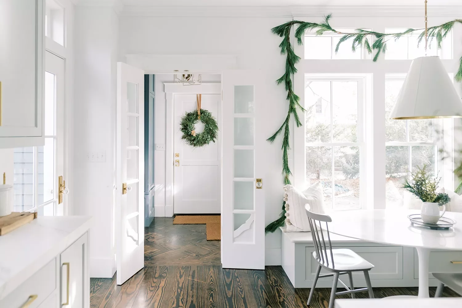30 Christmas Door Decorating Ideas That Create Masterpieces Simple Greenery