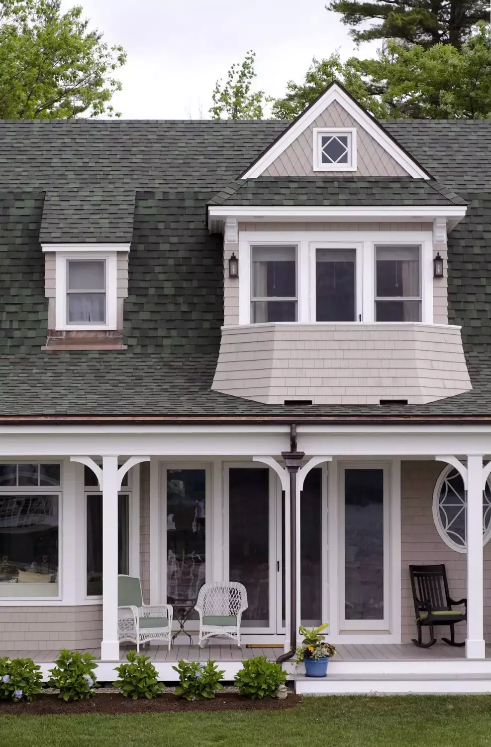20 Beautiful Window Trim Ideas That Will Transform Your Home's Exterior 8 Simple White