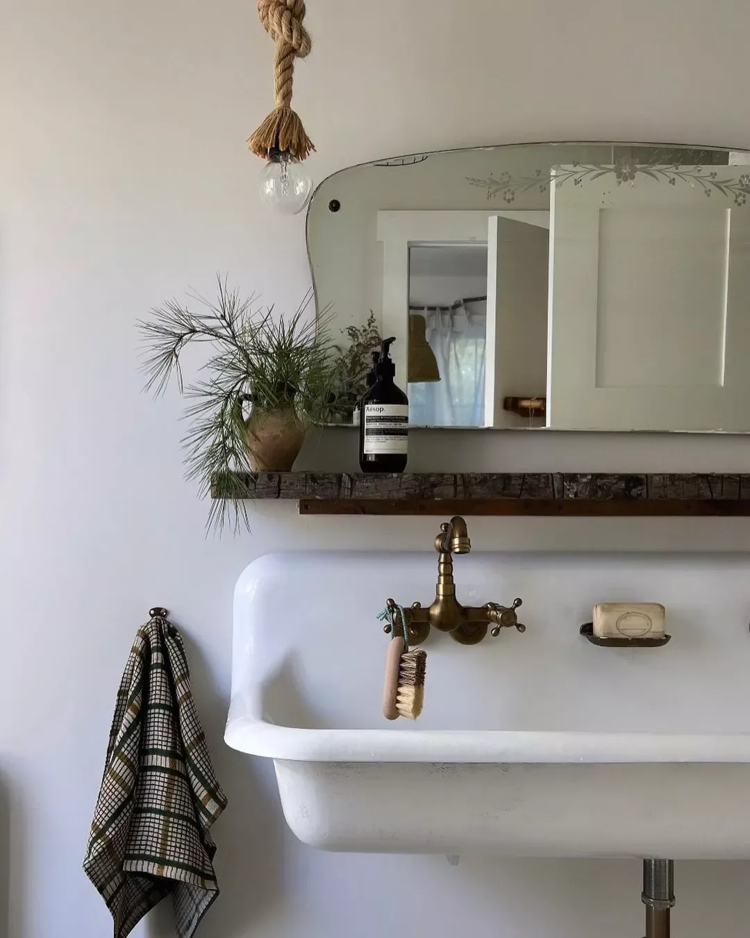 24 Brilliant Lighting Solutions for Low Ceilings That Actually Look Amazing 7 Single Lightbulb