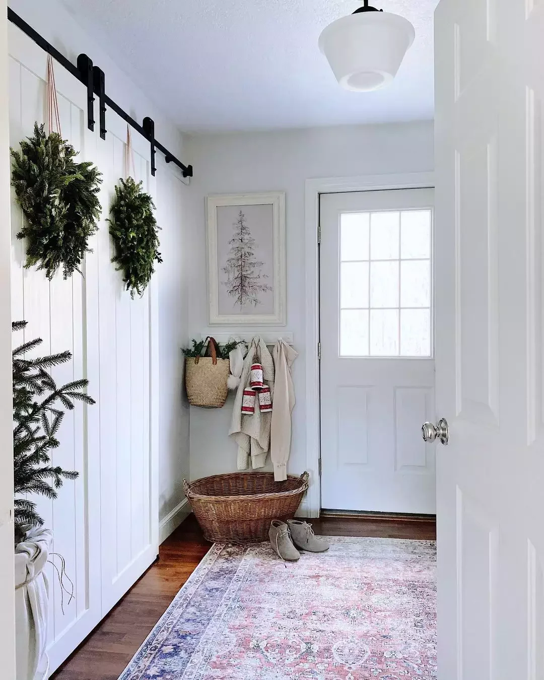30 Beautiful Modern Farmhouse Entryway Ideas to Create a Stunning First Impression Skip a Table