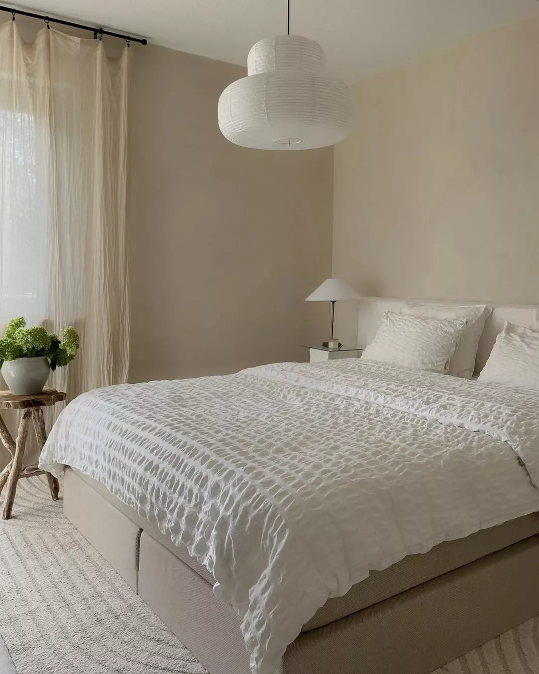 33 Stylish Beige Bedroom Ideas That Will Transform Your Space 27 Skip the Excess