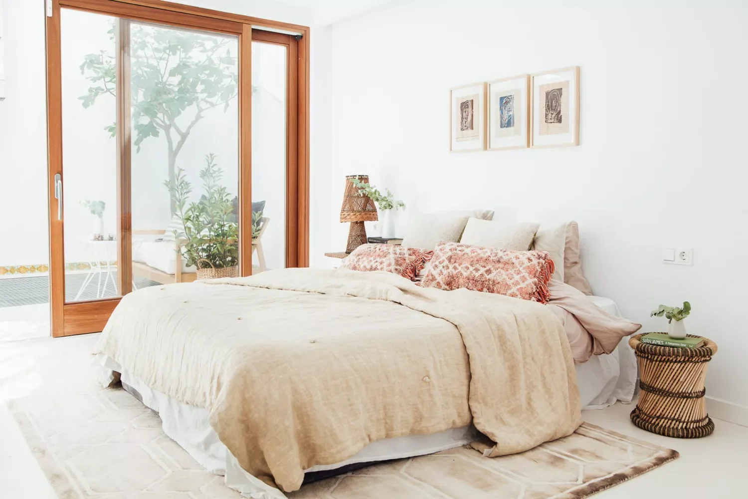 48 Bohemian Bedroom Ideas That Feel Effortlessly Chic and Personal 20 Skip the Headboard