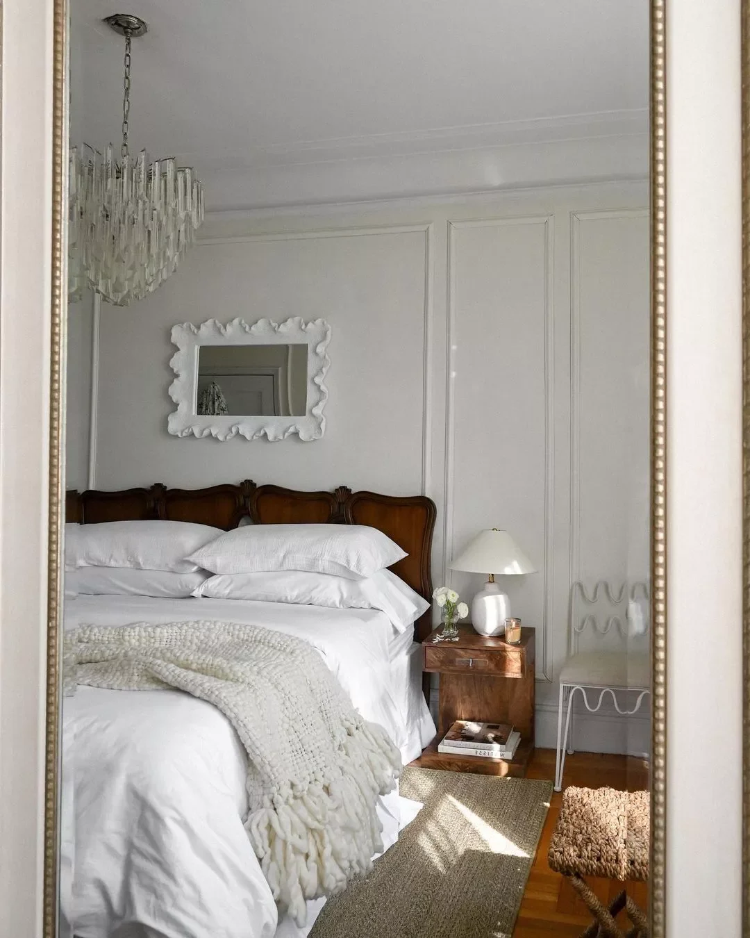 30 Cozy Bedding Ideas to Transform Your Bedroom Into a Dreamy Retreat 27 Skip the Throw Pillows