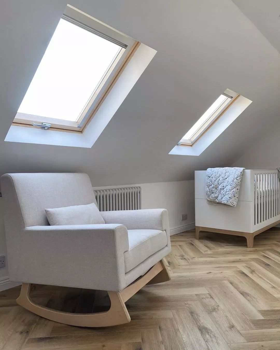 28 Brilliant Ways to Transform Your Low Sloped Ceiling Bedroom 14 Skylight Additions