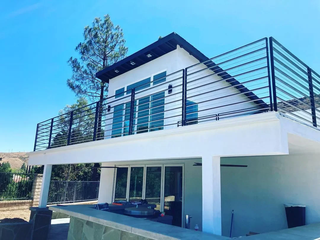 33 Stunning Deck Railing Ideas That Will Transform Your Outdoor Space 4 Sleek Upper Railing
